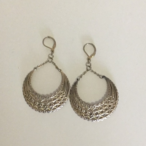Gold toned earrings - Picture 1 of 1